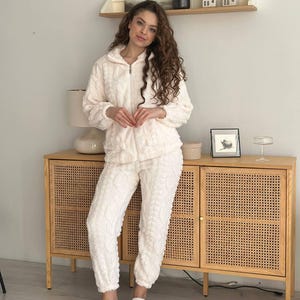 Warm White Fleece Loungewear Set Women with Zip Hoodie, Cozy Plush Winter Homewear, Soft Cable Knit Lounge Outfit, Christmas Gift Idea